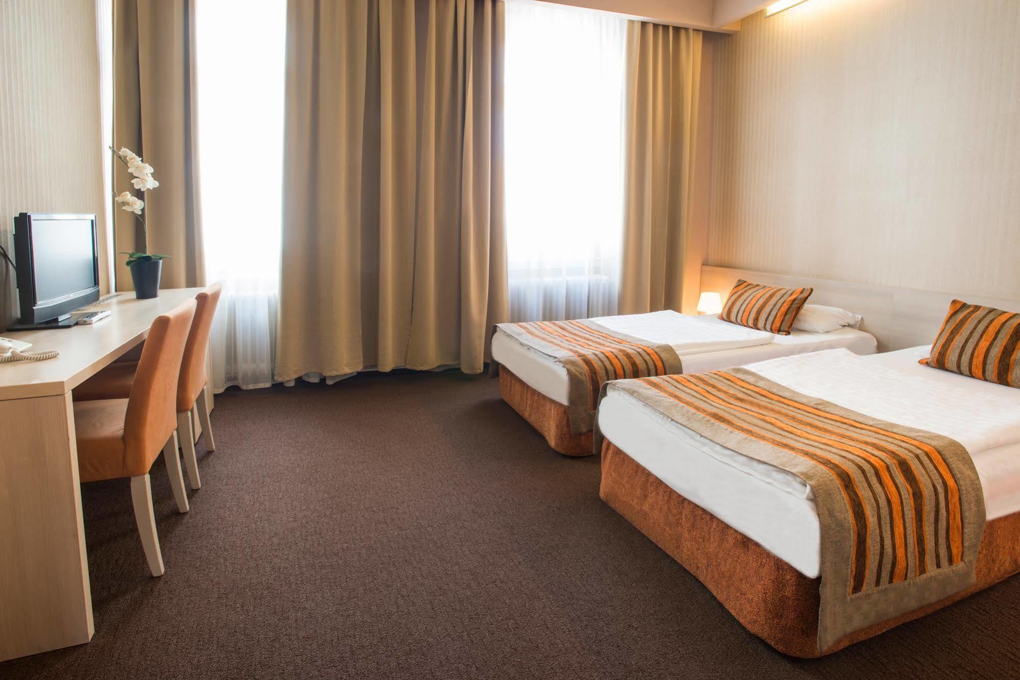 Star City Hotel Boedapest Buitenkant foto